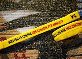 La raccolta della 24a edizione di ‘Voci Per La Libertà – Una canzone Per Amnesty’ in un braccialetto UDB