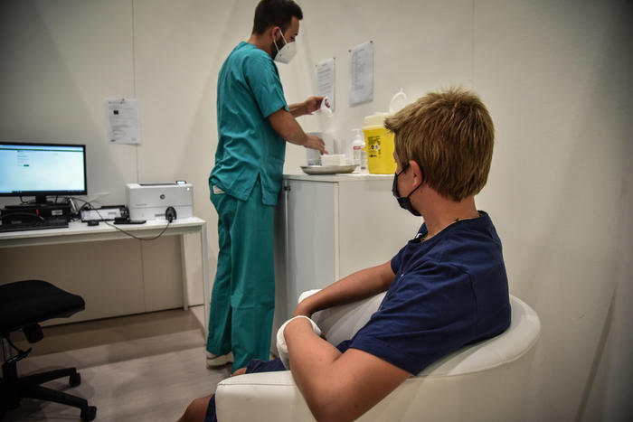 Vaccini: in Lombardia 16.145 prenotazioni under 12 in prime ore
