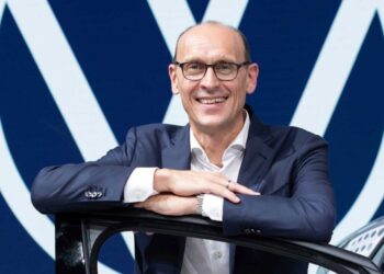Volkswagen-Diess, la storia continua con 90 miliardi per l’elettrica