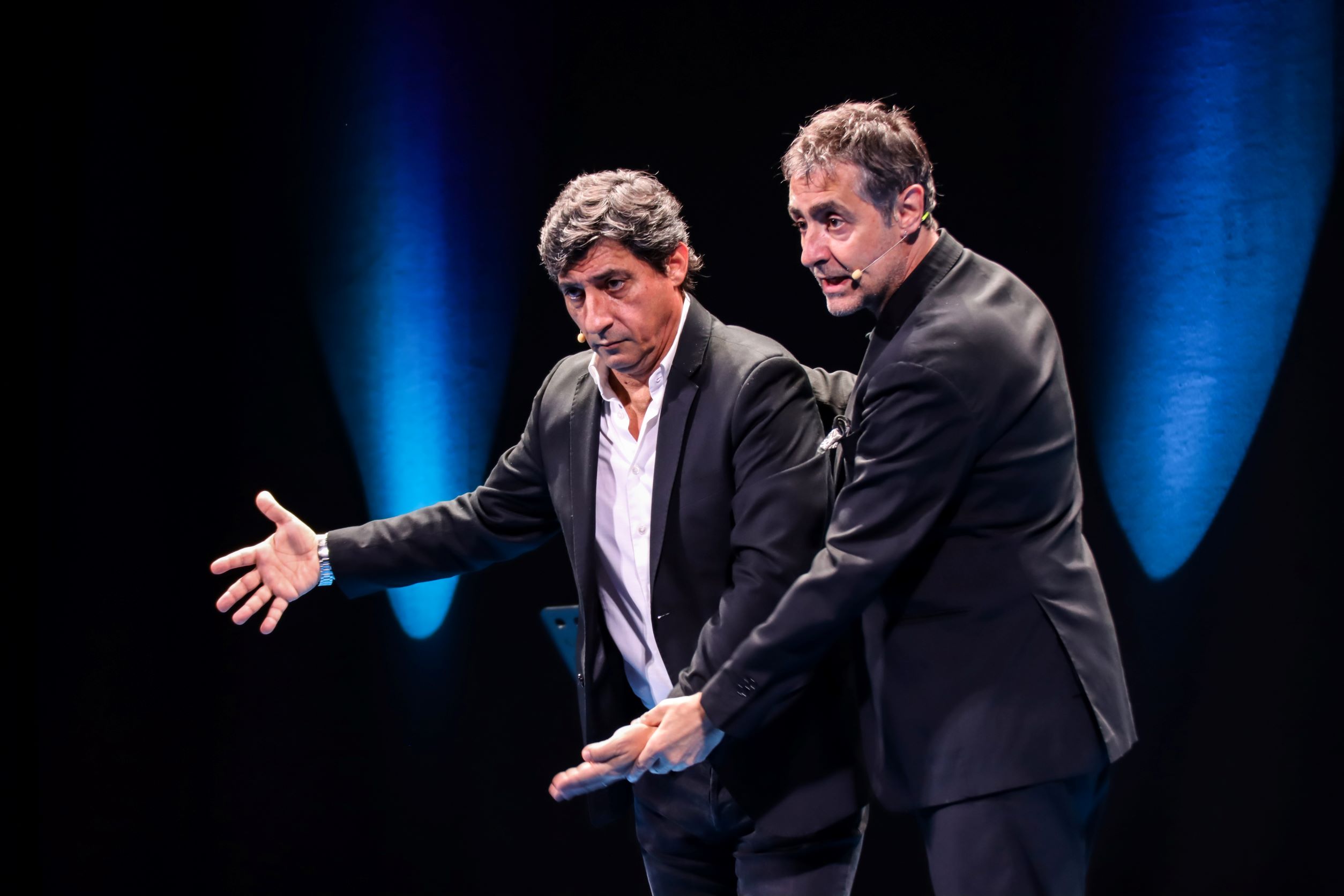 NUOVO SHOW DI EMILIO SOLFRIZZI E ANTONIO STORNAIOLO CON ‘TUTTO IL MONDO È UN PALCOSCENICO’