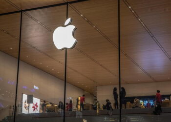 Apple, lancio degli occhiali connessi rimandato al 2023
