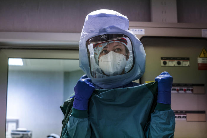 Covid, in 24 ore 192.320 nuovi casi, 380 le vittime