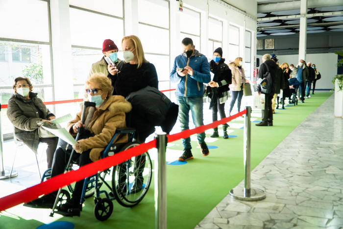 Covid: Oms, booster non basta per uscire da pandemia