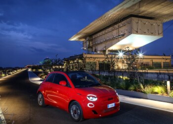 Nuova 500  è l’elettrica preferita dagli italiani nel 2021