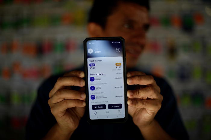 Hacker contro Crypto, conti e account sospesi per 14 ore