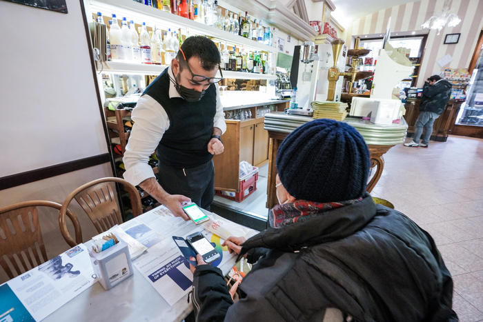 Italiani online, pandemia ha spinto i servizi di PA e sanità