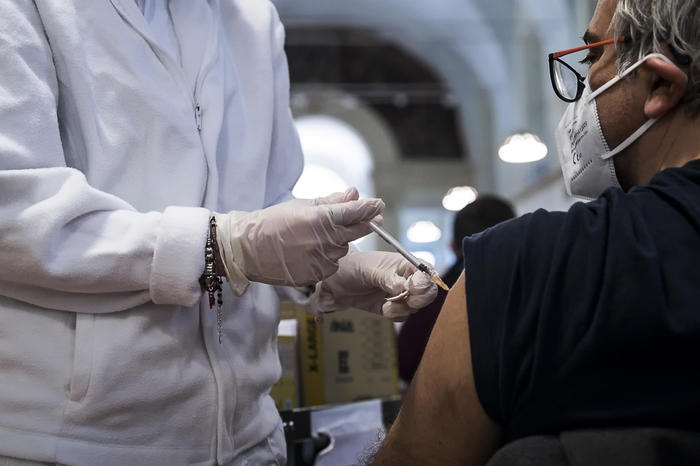 L’Oms: ‘Servono vaccini nuovi, non bastano booster con attuali’