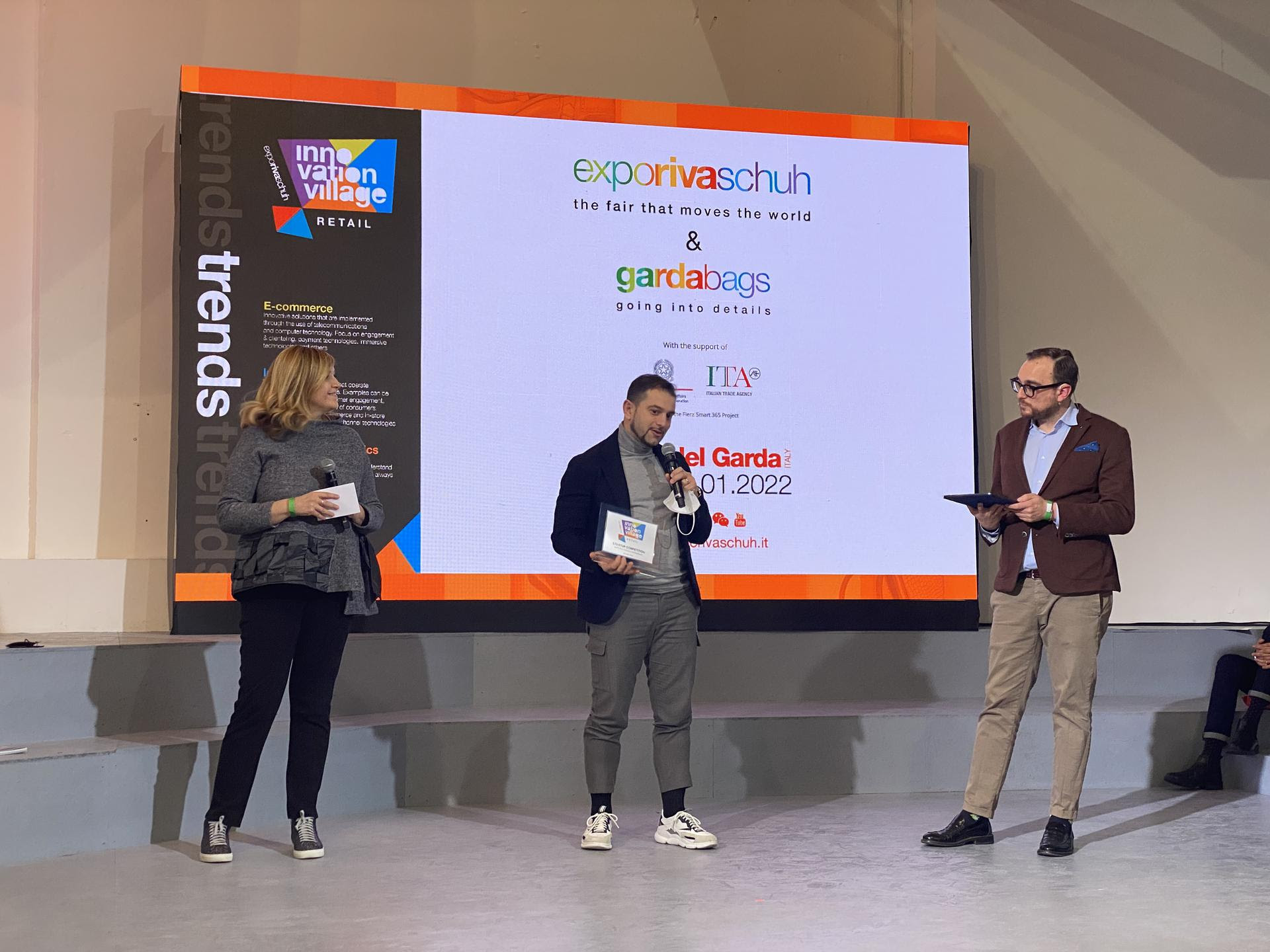 CATALOGHI VIRTUALI E MODELLI DI ABITI IN 3D: L’ALTA MODA SI INDOSSA CON LA REALTÀ AUMENTATA