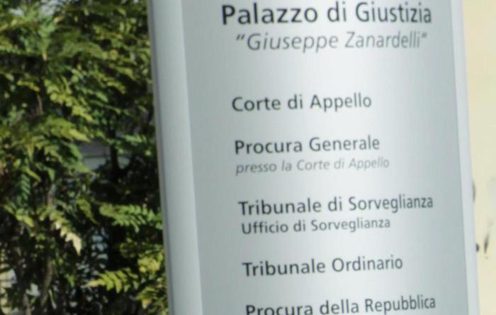 Uccise la ex davanti ai figli, niente ergastolo ma 24 anni