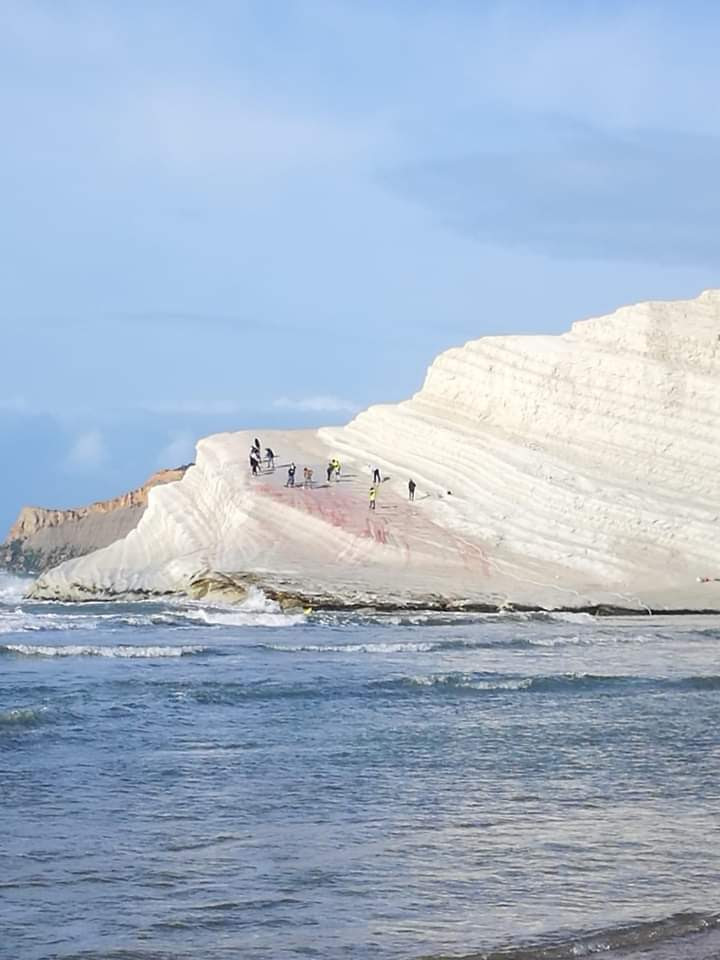 Scala dei Turchi: Il WWF Sicilia assiste all’ennesimo attacco vandalico al nostro territorio