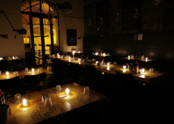 #Blackoutdinner la protesta dei ristoratori in tutta Italia: “Spegniamo la luce per non spegnere il lavoro”