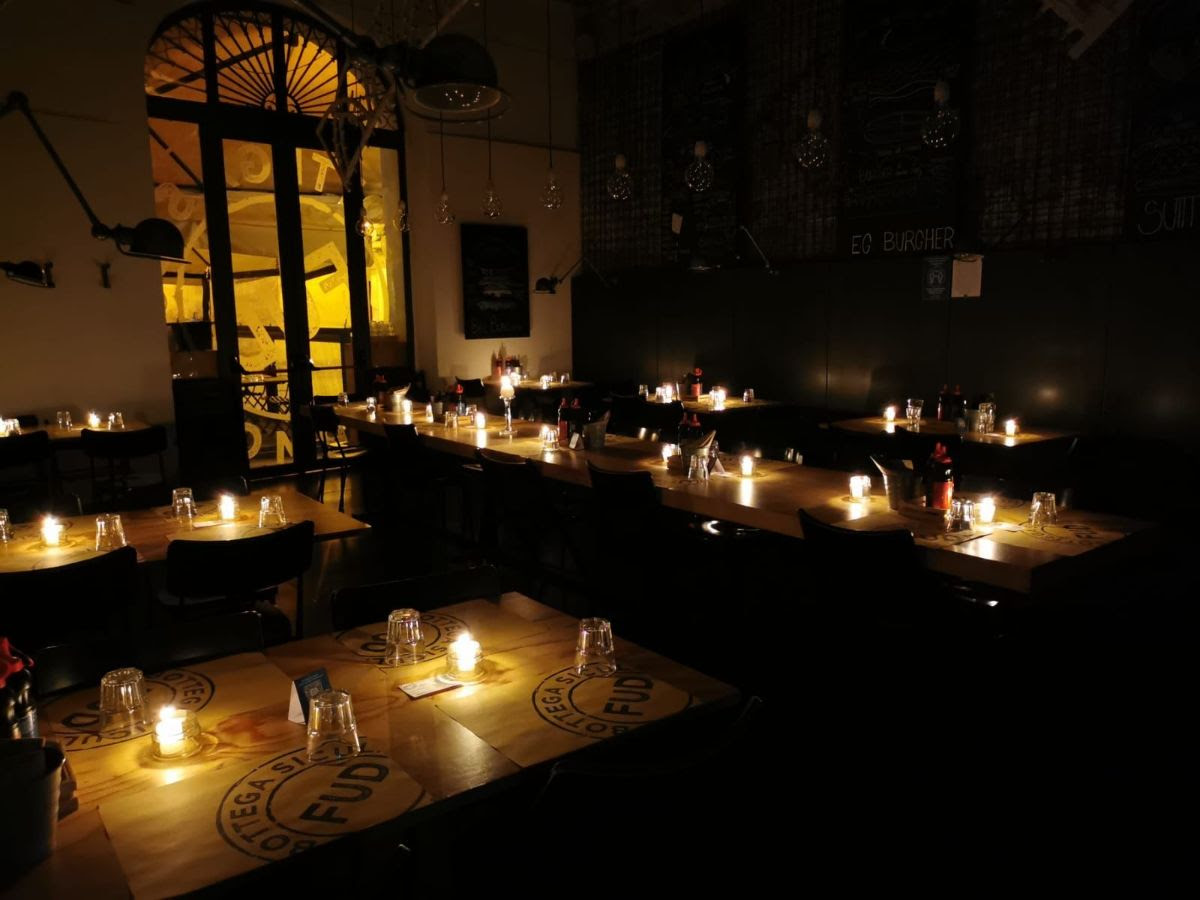 #Blackoutdinner la protesta dei ristoratori in tutta Italia: “Spegniamo la luce per non spegnere il lavoro”