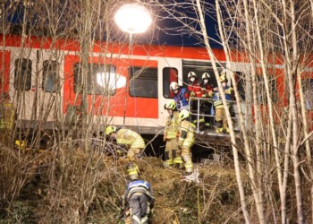 nell'area della stazione della S-Bahn di Ebenhausen-Schäftlarn vicino a Monaco. Sul luogo dell'incidente, il percorso è a binario unico