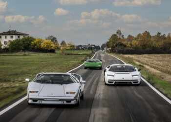 Lamborghini Countach LPI 800-4: primo contatto con la strada