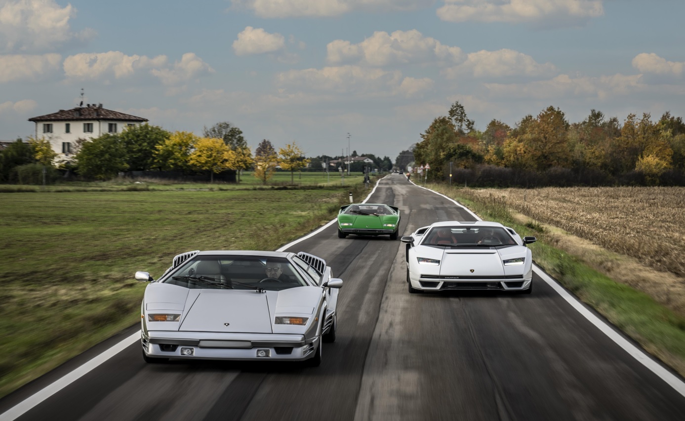 Lamborghini Countach LPI 800-4: primo contatto con la strada