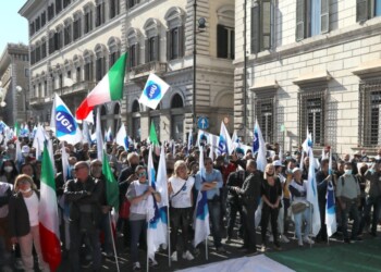 Sanità, dopo la morte di un’infermiera in un incidente stradale la Ugl urla: “Lavorare per vivere”