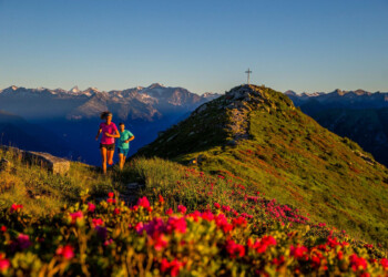A PASSO LESTO SU E GIÙ PER LE MONTAGNE DEL TICINO