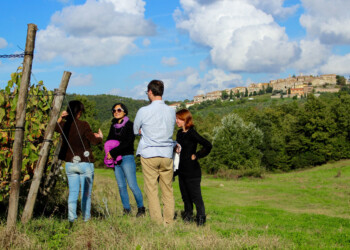 DONATELLA CINELLI COLOMBINI, ANCORA INNOVATRICE, METTE IN PRATICA IL NUOVO TURISMO DEL VINO