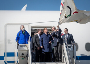 PRESIDENTE FONTANA: ha accolto oggi, la bandiera olimpica con cui si sancisce l’inizio dei Giochi Invernali 2026