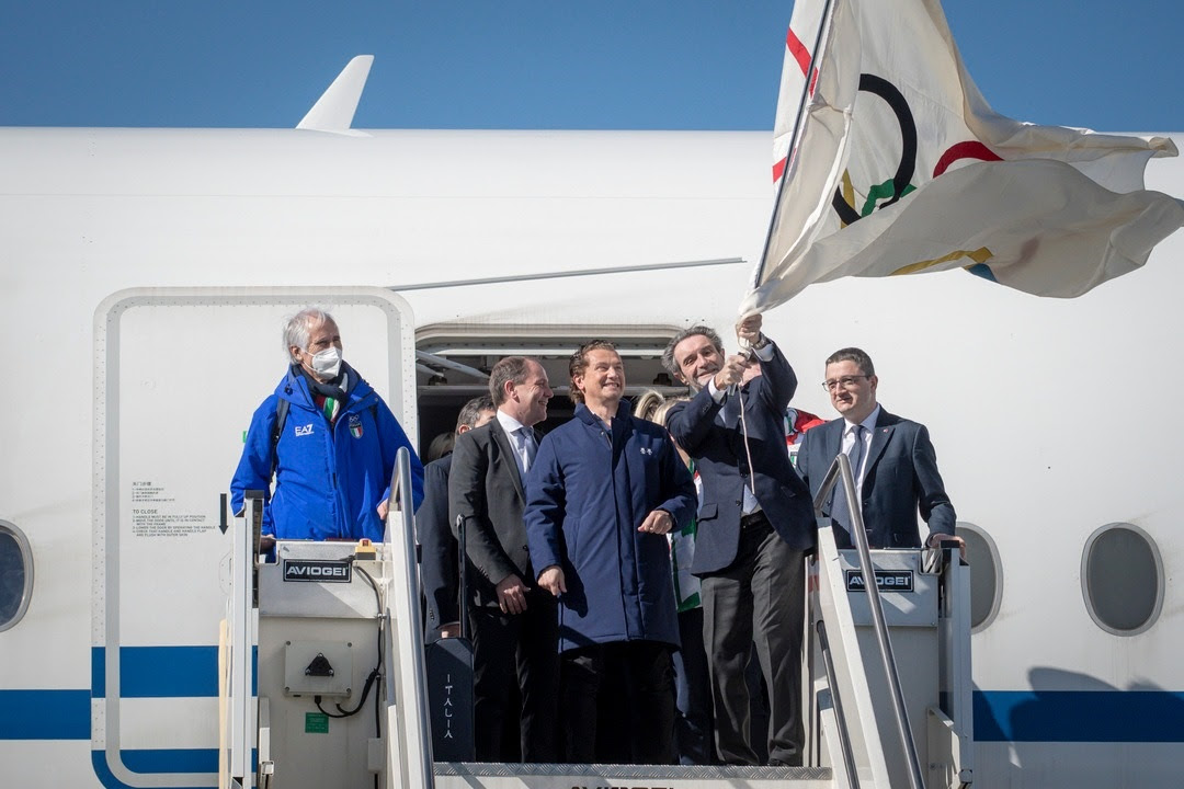 PRESIDENTE FONTANA: ha accolto oggi, la bandiera olimpica con cui si sancisce l’inizio dei Giochi Invernali 2026
