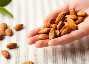 Cogli l’energia vitale della primavera con una ricarica tutta naturale e vegetale come le mandorle