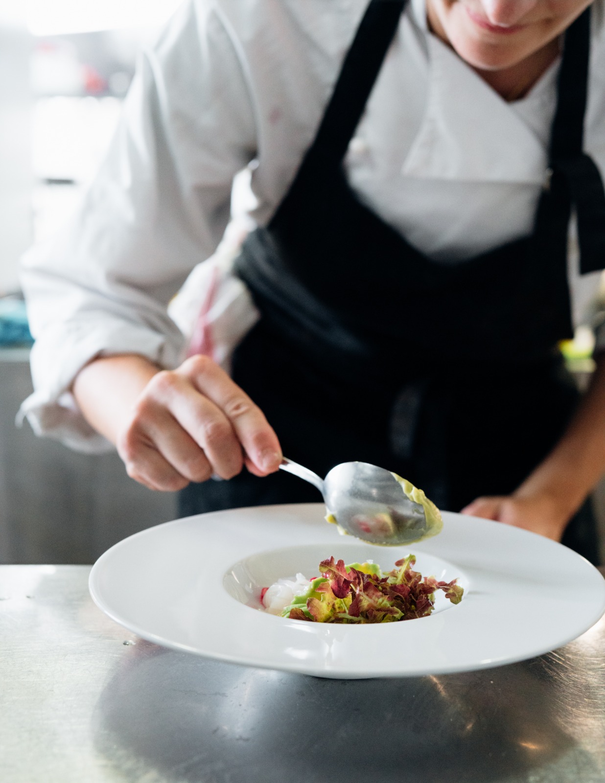 Cuochi introvabili, la ristorazione riparte ma le offerte di lavoro vanno a vuoto