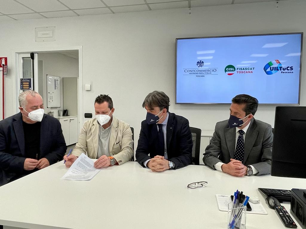 Lavoro stagionale, siglato l’accordo tra confcommercio Toscana e i sindacati dei lavoratori