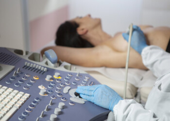 Fibroadenoma mammario: primo intervento nel Lazio con la chirurgia senza tagli che “congela” il nodulo con azoto a -196°