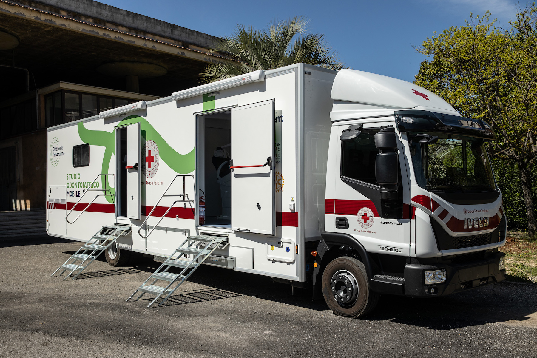 Nasce la prima clinica odontoiatrica mobile, offrendo un servizio territoriale di prevenzione alle categorie più fragili della società