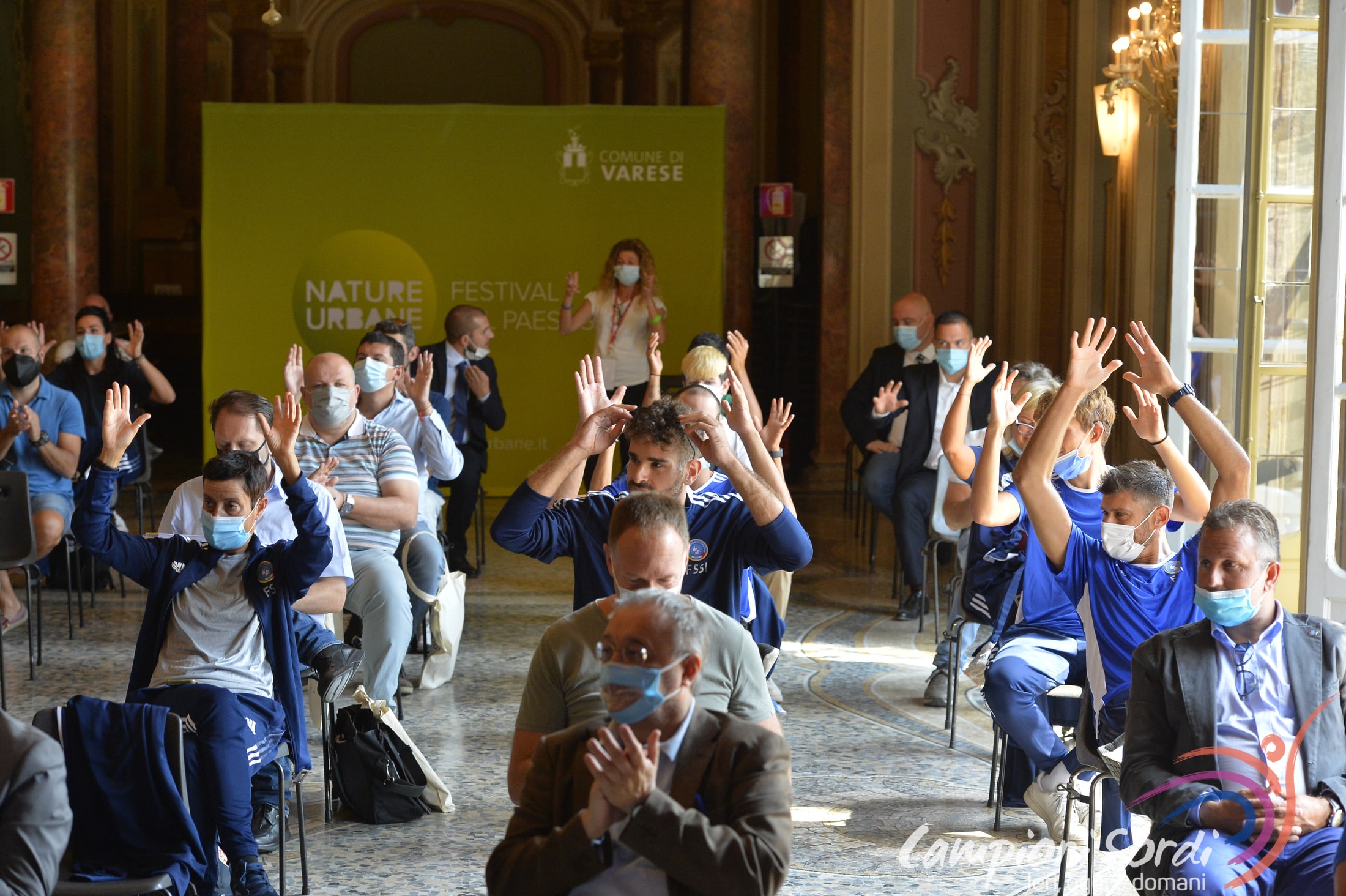 Sordità a scuola, al lavoro, nello sport e nelle relazioni sociali: idee per abbattere le barriere della comunicazione e favorire l’inclusione