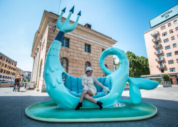 Il celebre artista Matteo Cibic e Neptunia Gin by Hendrick’s insieme per la salute del mare con un’opera d’arte green nel centro di Milano