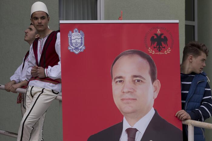 Covid: morto l’ex presidente dell’Albania Nishani