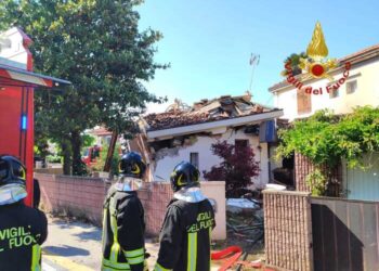 Esplode palazzina nel Veneziano, un ferito grave