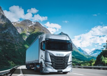 Zero emissioni e ottimizzazione dei carichi: la partnership tra Iveco ed  Alpega Group