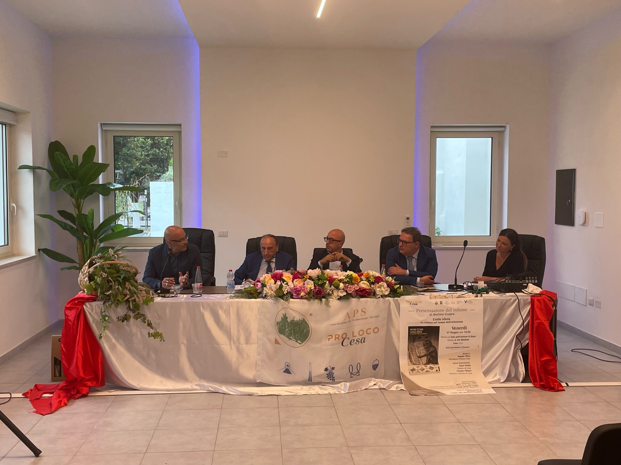 “L’UTILE IDIOTA – La cultura nel tempo dell’oclocrazia” di Antimo Cesaro