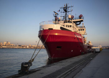 Migranti: Ocean Viking con 296 senza porto, ‘stallo angosciante’