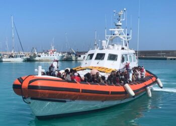 Migranti:3 sbarchi in porto Roccella Ionica, arrivati in 243