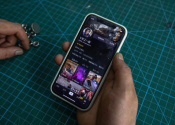 TikTok: punta a crescere, sperimenta i videogame nelle chat