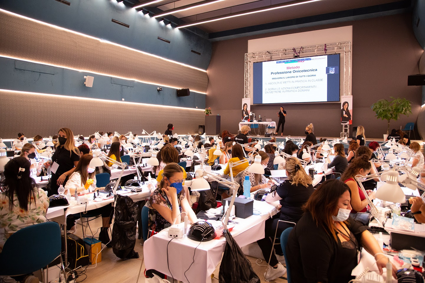 La storia di Sandra e Shakira, da dipendenti a imprenditrici grazie alla ricostruzione delle unghie