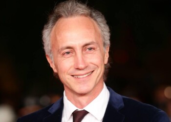 Marco Travaglio spiega in maniera chiara e precisa le origini della guerra in Ucraina, con fatti documentati e documentabili.