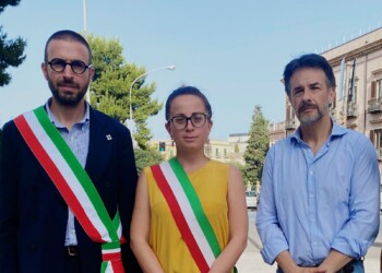 Rifiuti, a segno la protesta dei sindaci: la discarica di Trapani riapre le porte ai compattatori del Palermitano