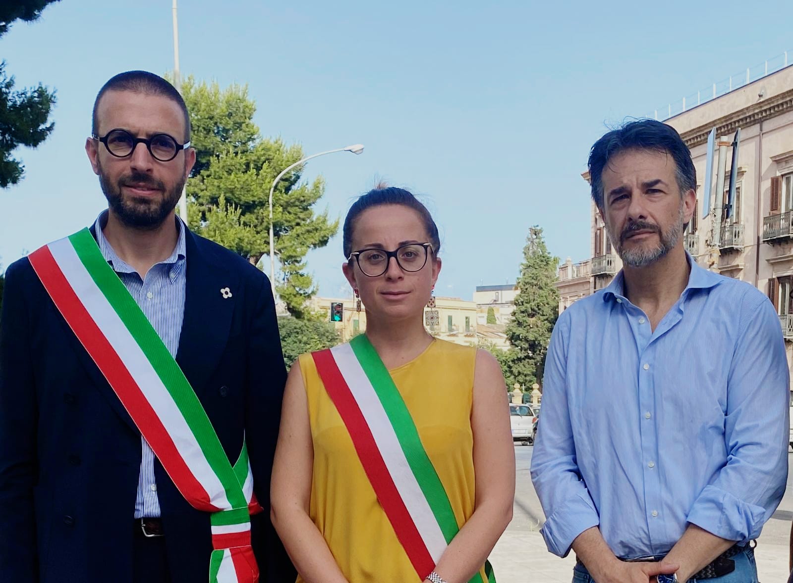Rifiuti, a segno la protesta dei sindaci: la discarica di Trapani riapre le porte ai compattatori del Palermitano