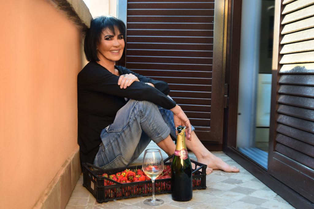 Fiordaliso: il nuovo singolo è “Fragole e Champagne”