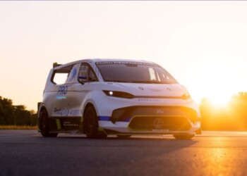 Ford Pro Electric SuperVan: superpotenza da 2.000 Cv e un design estremo