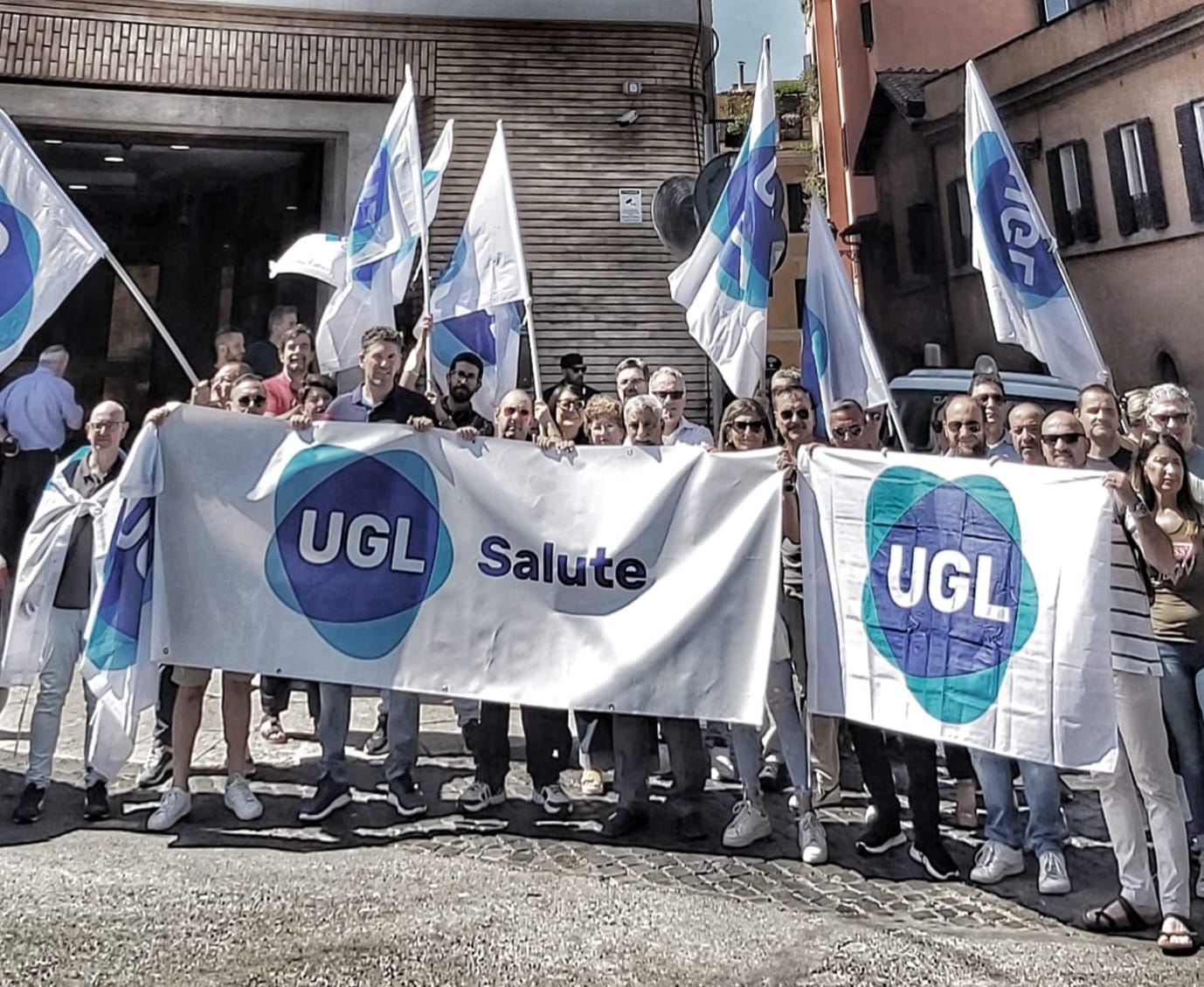 Sanità, presidio della Ugl al Ministero per rinnovo contratti Rsa e Cdr