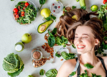 L’anti-age inizia da quello che mangiamo: a tavola, l’elisir della giovinezza