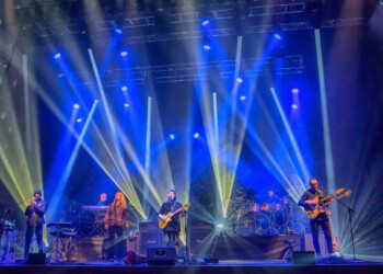 STEVE HACKETT: il mitico ex Genesis arriva in Italia per sei live, la magia della grande musica in un nuovo spettacolo mozzafiato