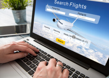 93 secondi e 12 click per prenotare un volo: ecco perché sempre più italiani decidono di farlo online