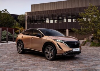 Nissan Ariya doppio riconoscimento agli Auto Express Awards 2022