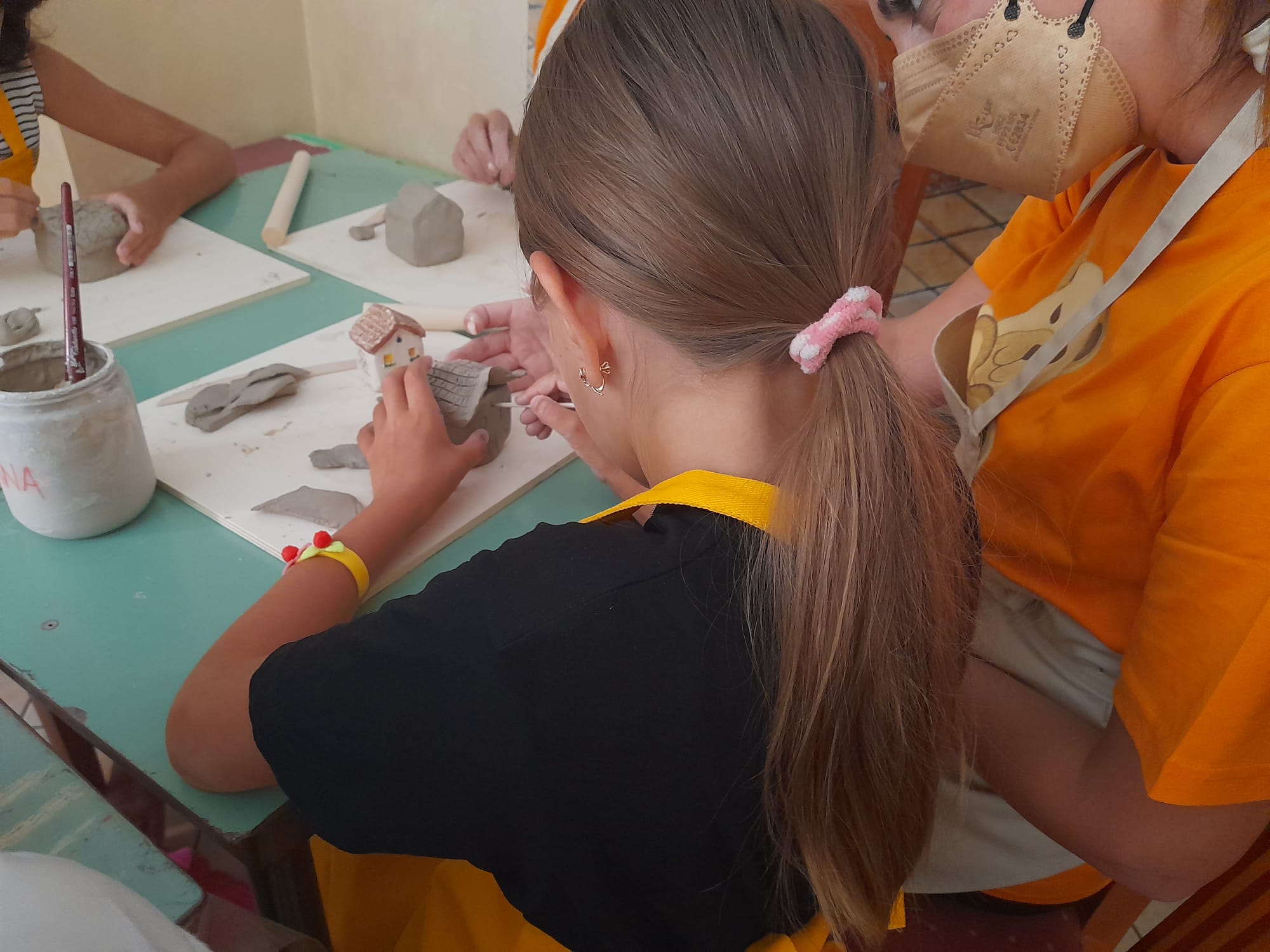 Fondazione Lene Thun: la ceramico-terapia per aiutare i profughi ucraini